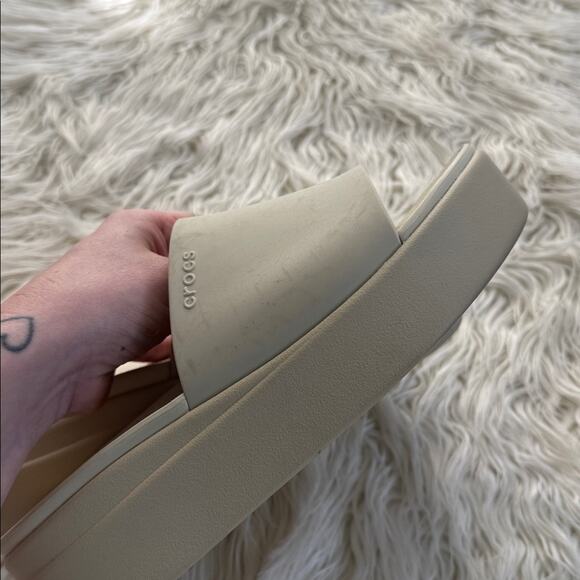 Crocs Brooklyn Slide in Bone - Picture 6 of 12
